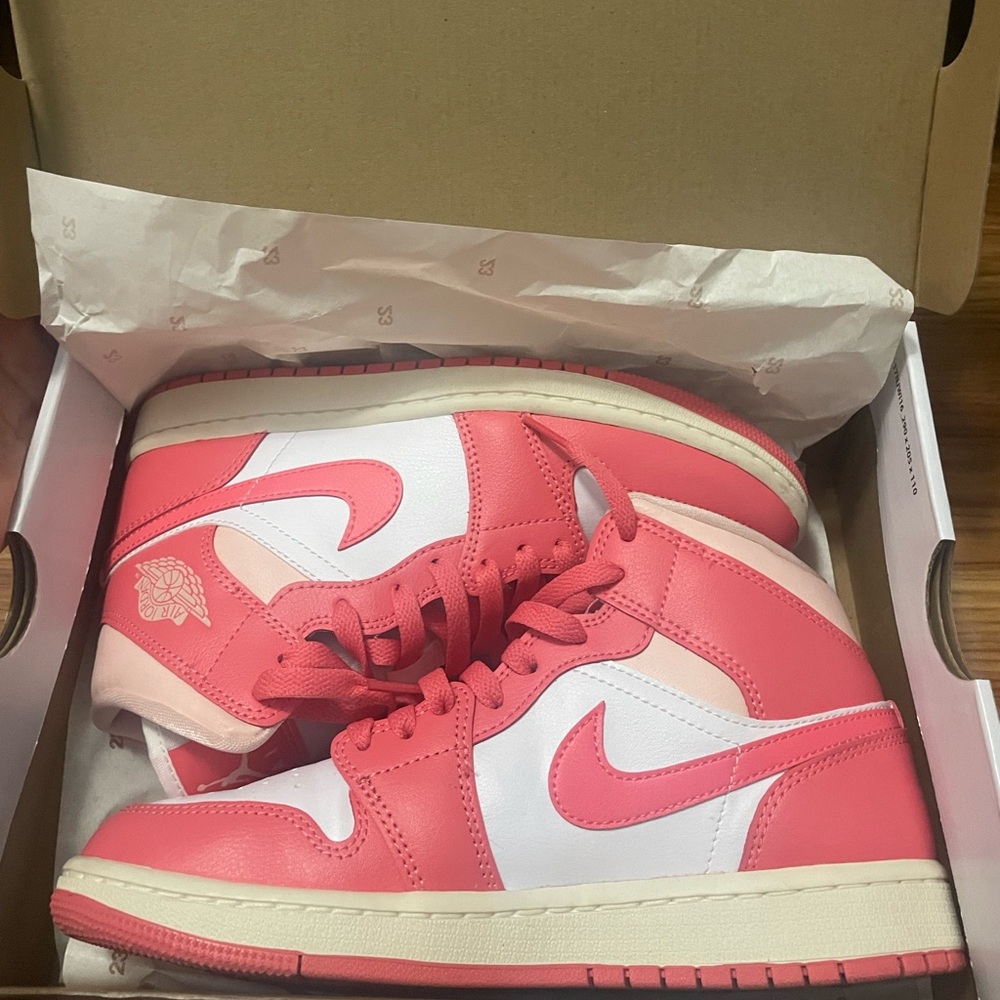 Jordan 1 Strawberries and cream - Picture 1 of 8